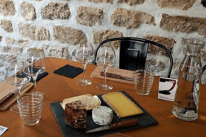 Dégustation de vin et fromage à Paris en petit groupe